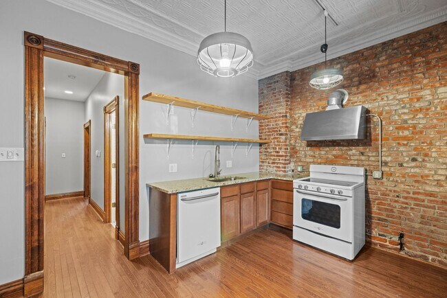 Building Photo - Charming 2 Bedroom Apartment in Benton Par...