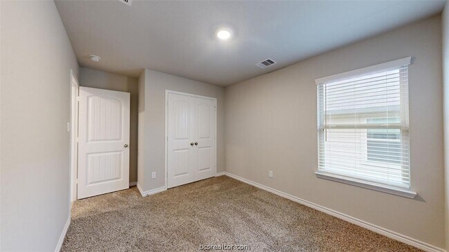 Building Photo - 2148 Chief St