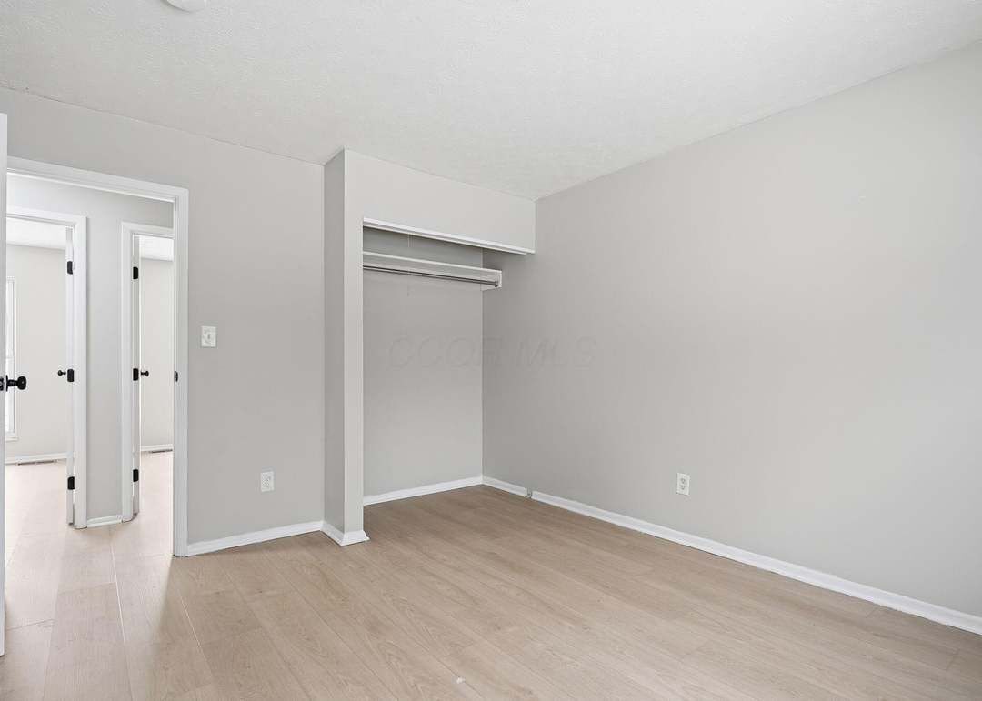 Building Photo - 2526 Queenswood Dr