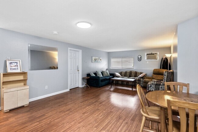 Building Photo - 11 Gibbs St