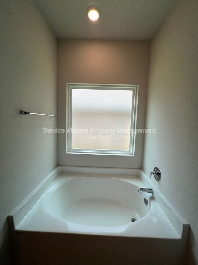 Building Photo - 5881 Cactus Dr