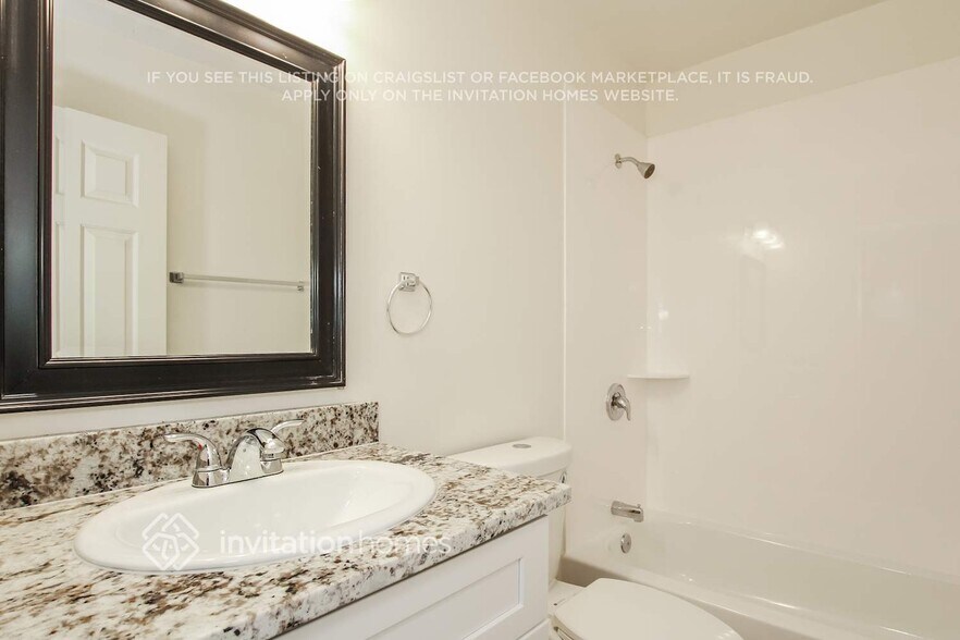 Building Photo - 3231 E Granada Rd