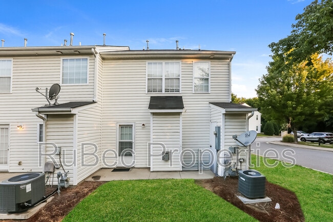 Building Photo - 3405 Broadwick St