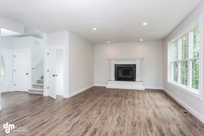 Building Photo - 20334 New England Dr