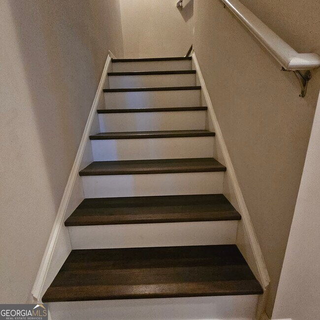 Building Photo - 413 Fern Bay Dr SW