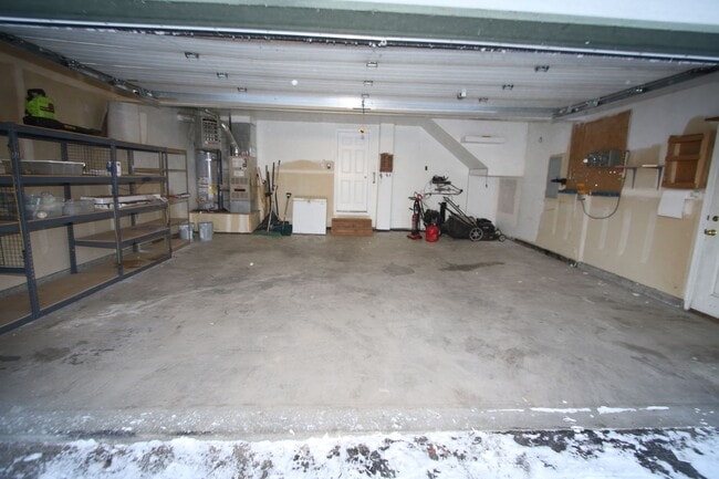 Building Photo - 3 Bedroom Home in North East Anchorage!