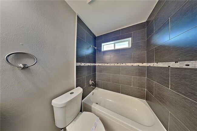 Building Photo - 355 Ridgemont Dr