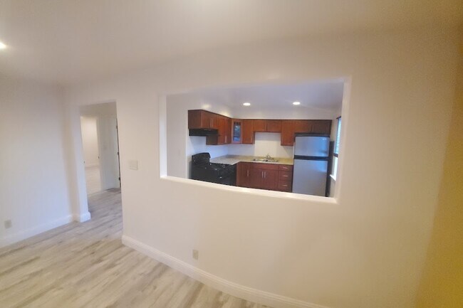 Building Photo - 611 Santa Clara Ave, Apt B