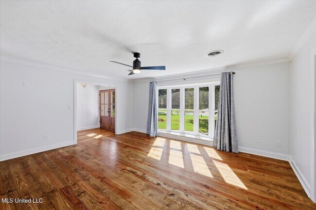 Building Photo - 144 Rollingwood Dr