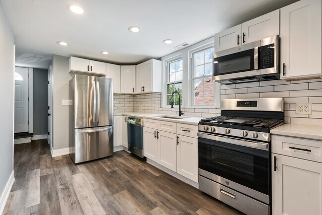 Building Photo - 4624 N Springfield Ave