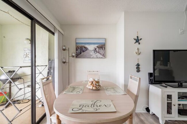 Building Photo - 2810 N Beach Rd