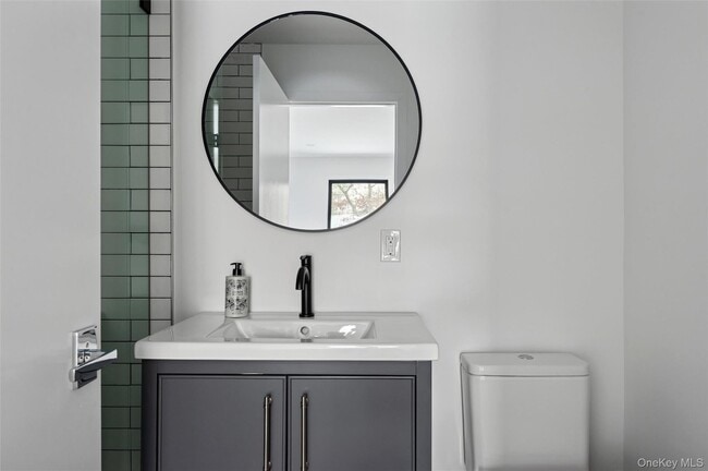 Building Photo - 10 Hampton St