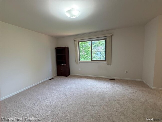 Building Photo - 7043 Foxridge Dr