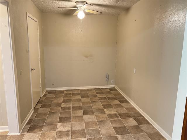 Building Photo - 916 Manhattan Dr