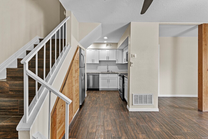 Building Photo - 6007 N 79th Street