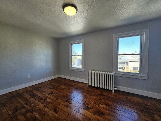 Building Photo - 830 Hoyt St