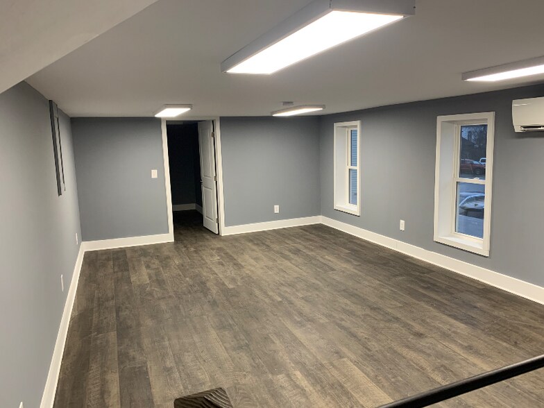 Building Photo - 7 S Canal St