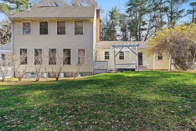 Building Photo - 379 Concord Rd