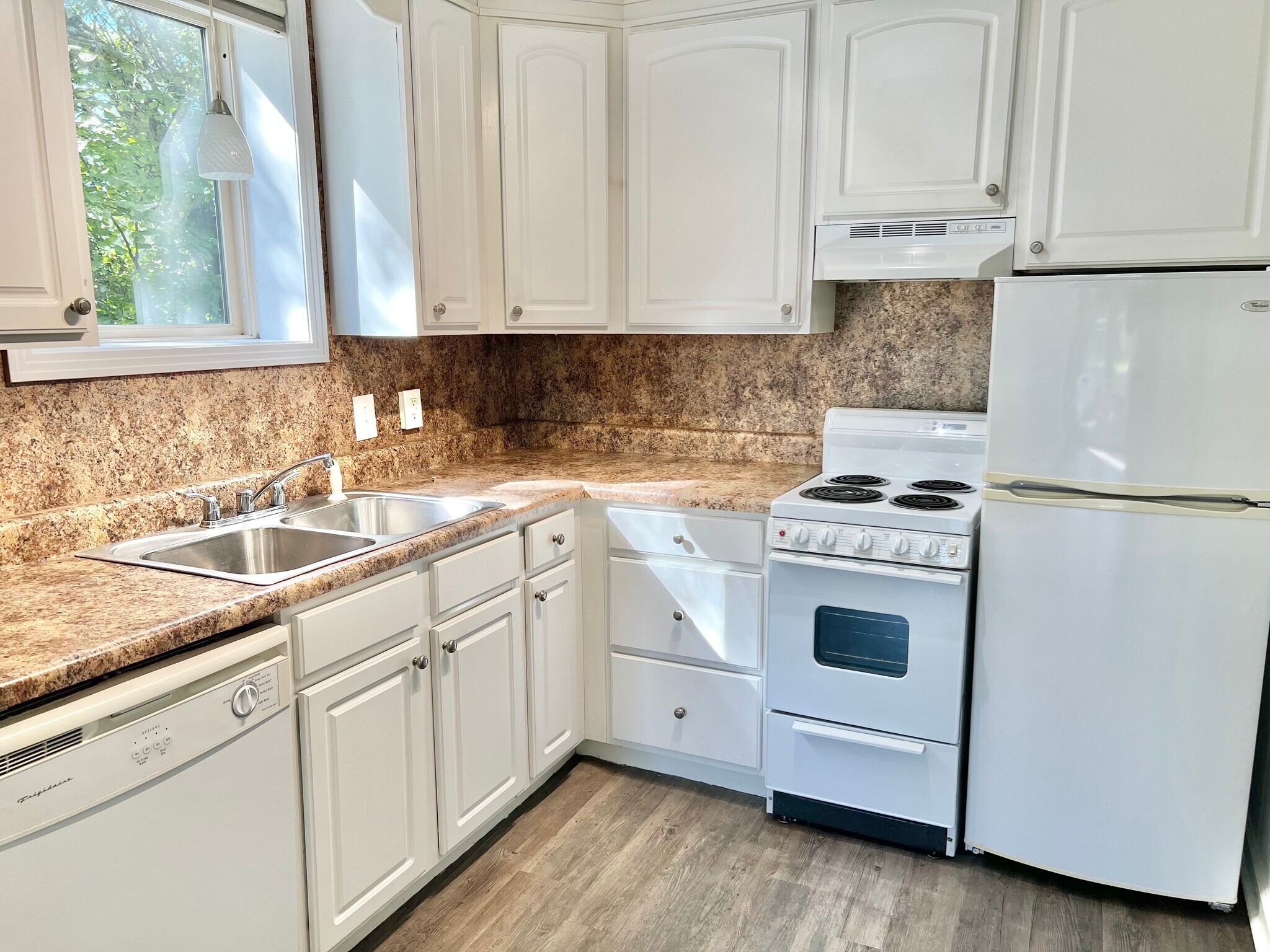 Kitchen 105 - 1045 E 10th St