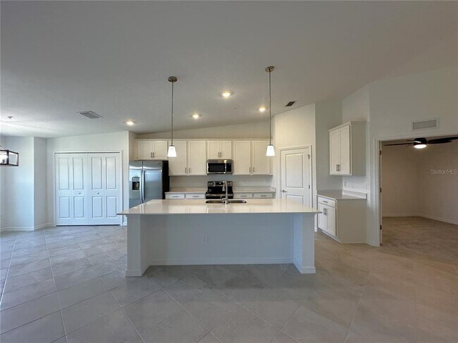 Building Photo - 14271 Heritage Landing Blvd