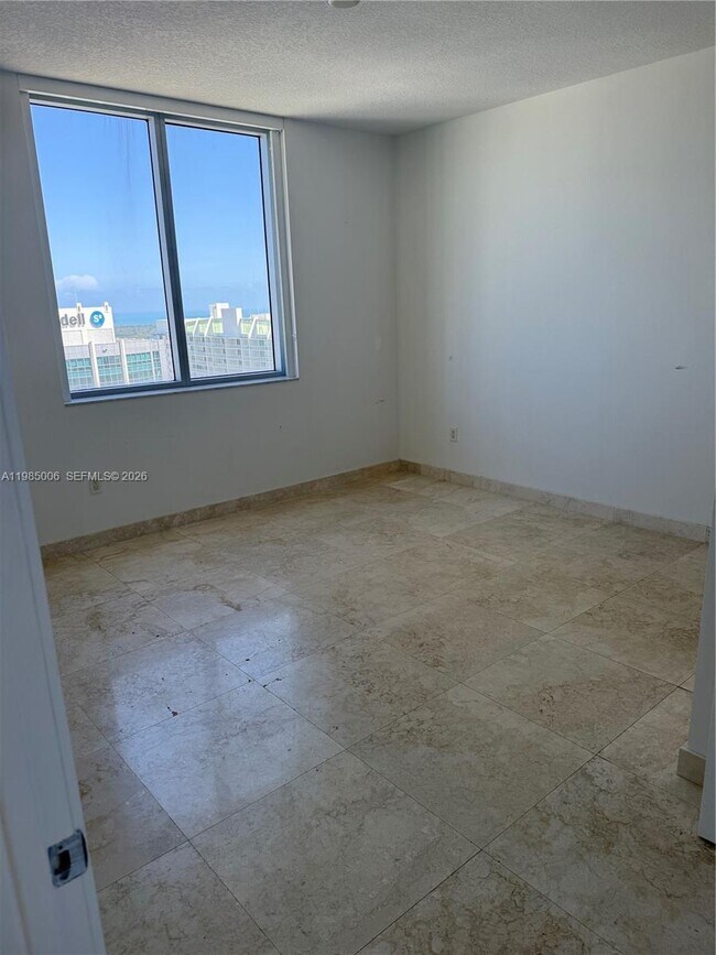 Building Photo - 1060 Brickell Ave