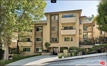 Building Photo - 6752 Hillpark Dr