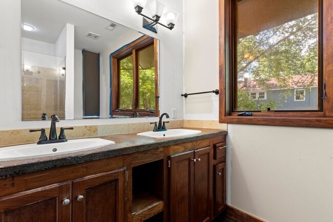 Building Photo - West Asheville Oasis