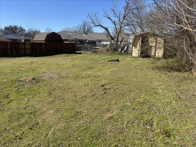 Building Photo - 1325 Circle Dr