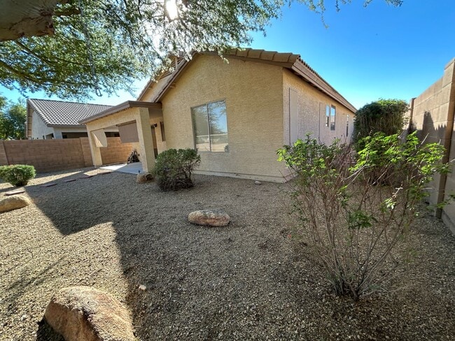 Building Photo - Beautifully Remodeled