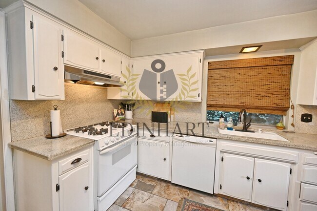 Building Photo - 360 E Terrace Ave