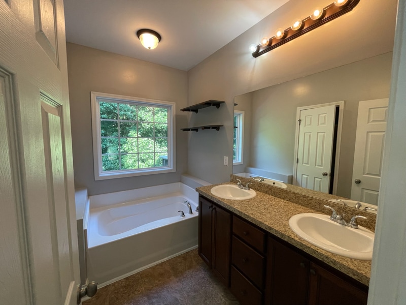 Building Photo - 570 Brewer Dr