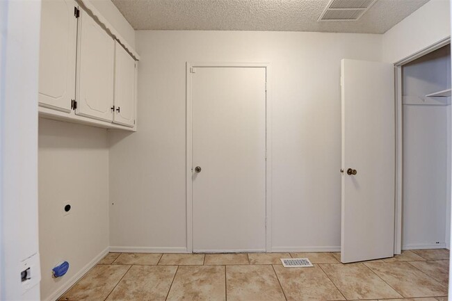 Building Photo - 524 Sherwood Ln