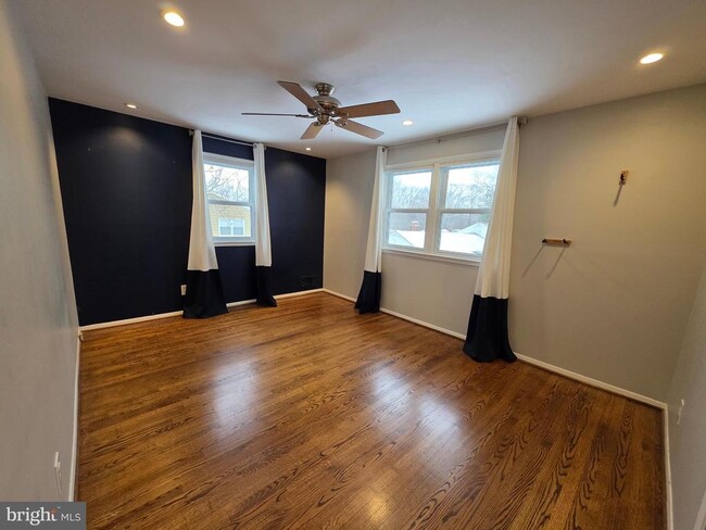 Building Photo - 8140 Drayton Ln