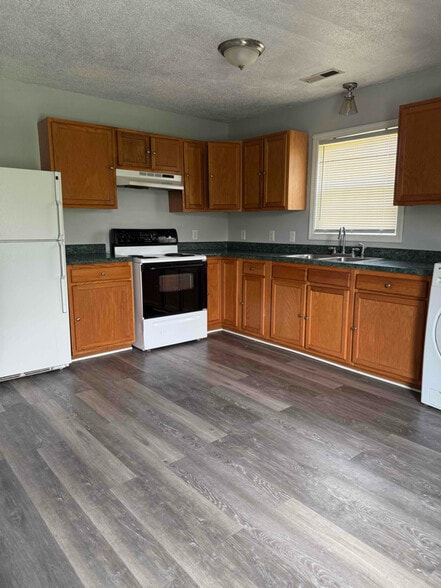 Building Photo - 141 Baileys Park Ln
