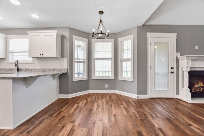 Building Photo - Pet Friendly Three Bedroom with Bonus!