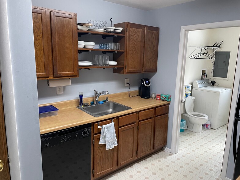 Kitchen - 19 Hanover Dr