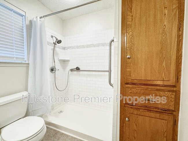 Building Photo - 2110 Oak Creek Cir