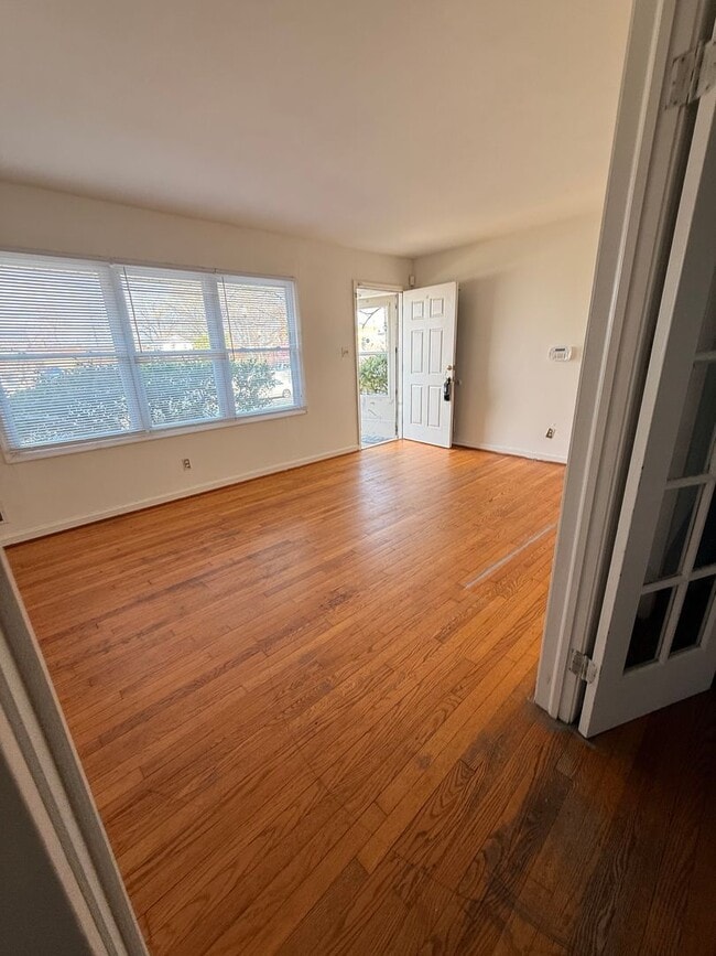 Building Photo - One Bed One Bath in the Heart of Fredericksburg