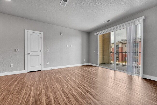 Building Photo - $1,775 - 2 Bed, 2 Bath Condo in Aurora wit...