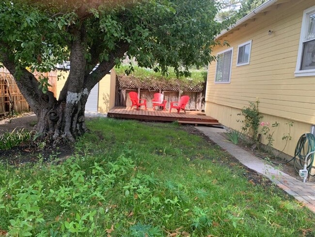 Building Photo - 20592 Foothill Dr
