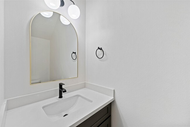 Building Photo - 5605 Tommye St