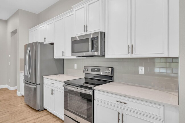 Building Photo - 4720 SW Ardsley Dr