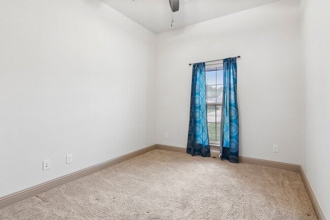 Building Photo - 6500 Llano Ln