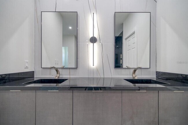 Building Photo - 116 Devon Dr