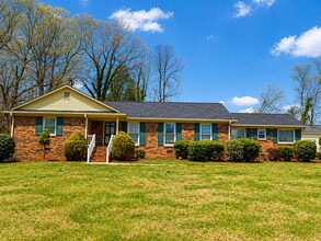 Building Photo - Three bedroom, 2 bath house in Mebane