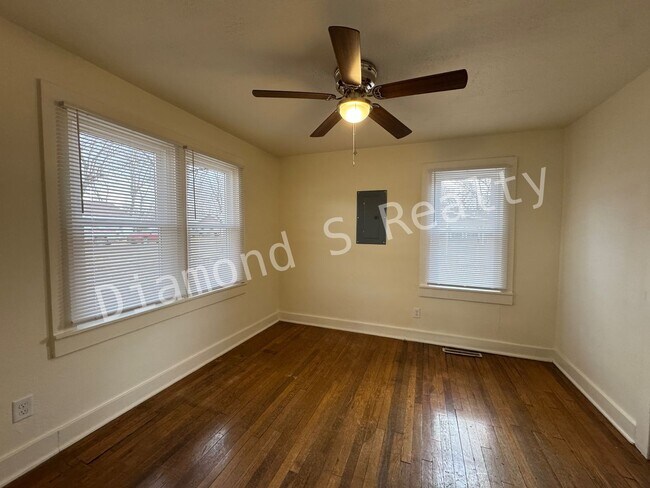 Building Photo - Adorable Stone 1 Bedroom Home Available!