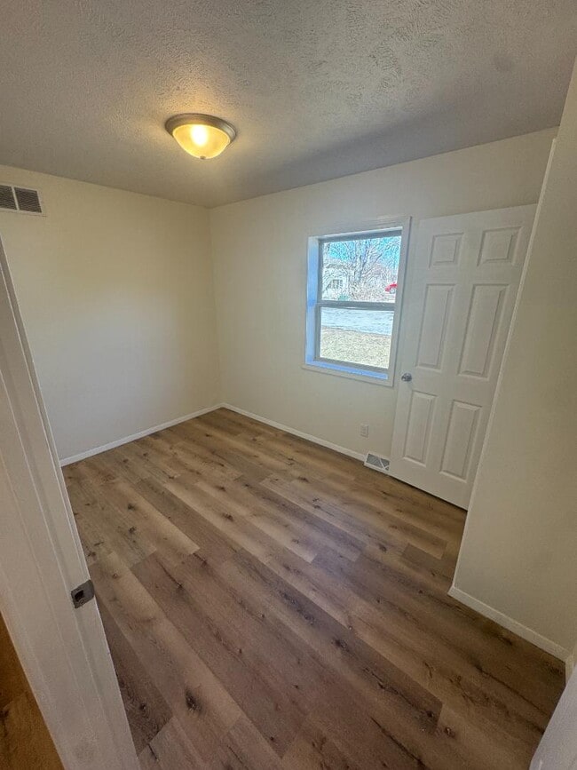Building Photo - 208 Lindell Dr