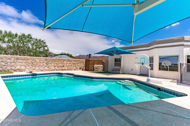 Building Photo - 7033 San Marino Dr