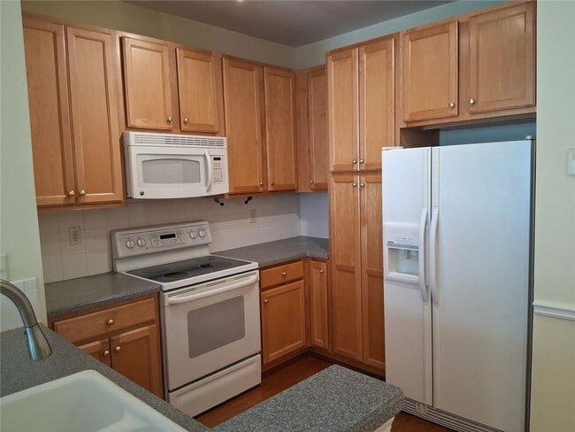 Building Photo - 375 Highland Ave NE