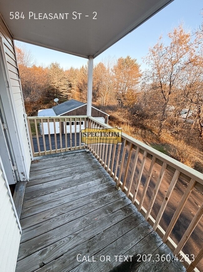 Building Photo - 584 Pleasant St